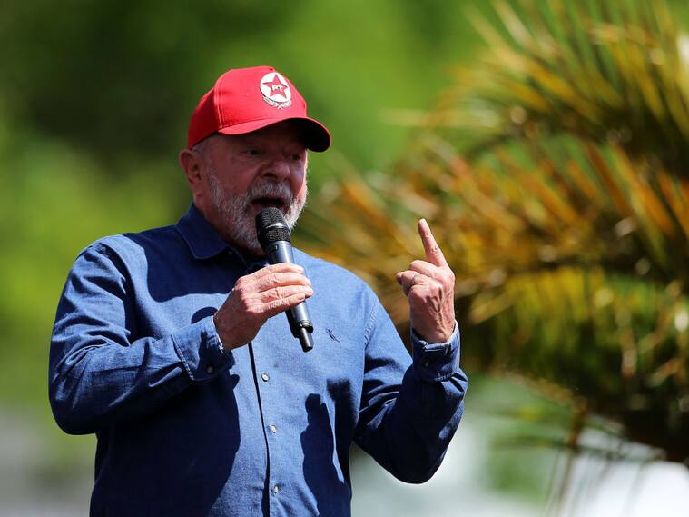 El candidato opositor Luiz Inácio Lula Da Silva en plena en Florianópolis