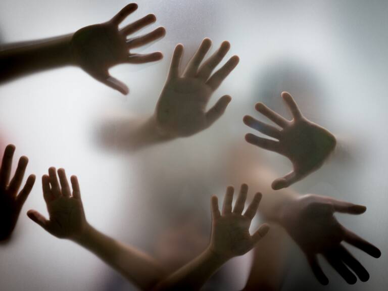 Síndrome de la mano alienígena: la peculiar y aterradora afección donde tu extremidad cobra vida propia