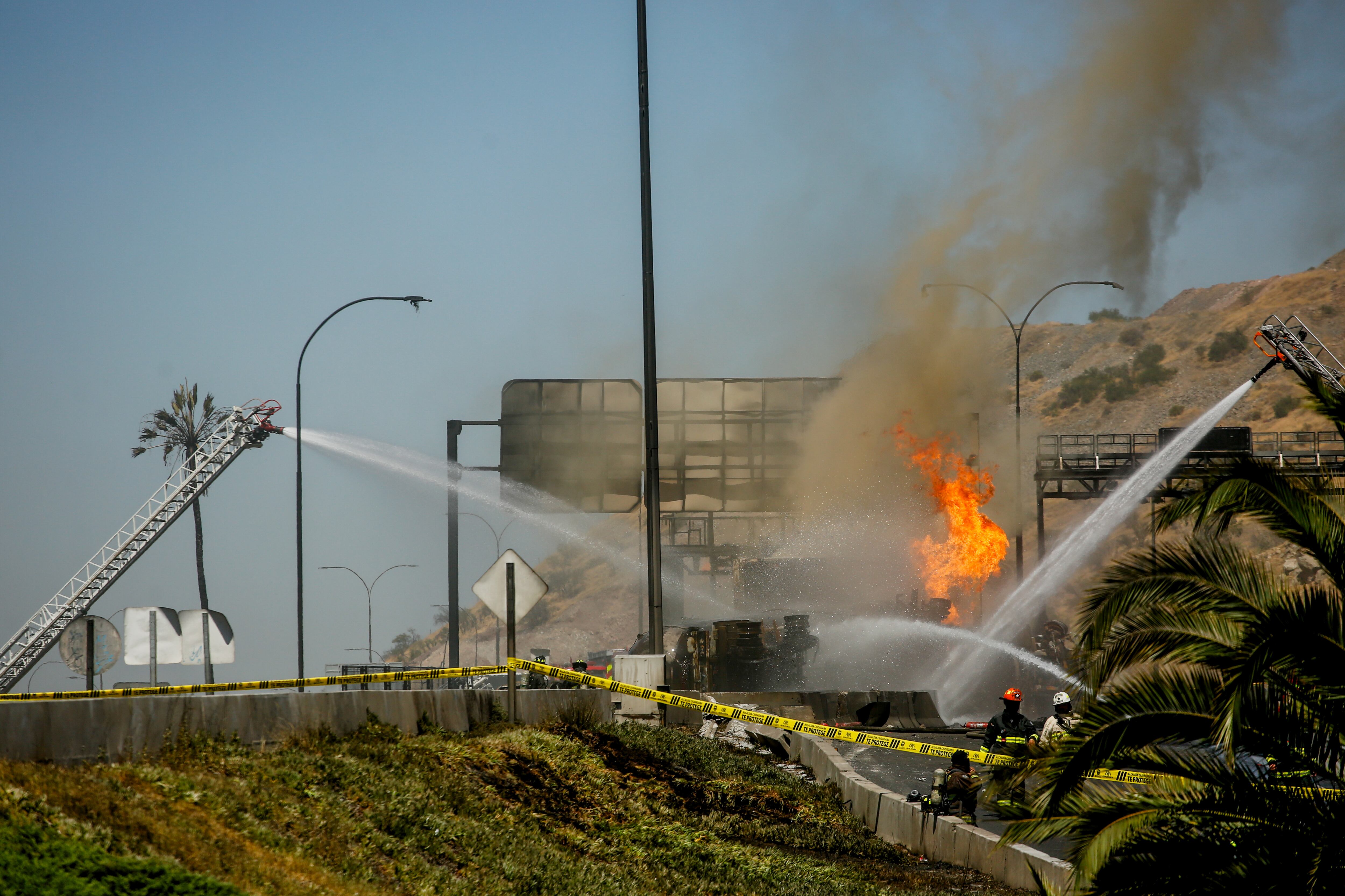 Explosión de camión genera incendio en la comuna de Renca