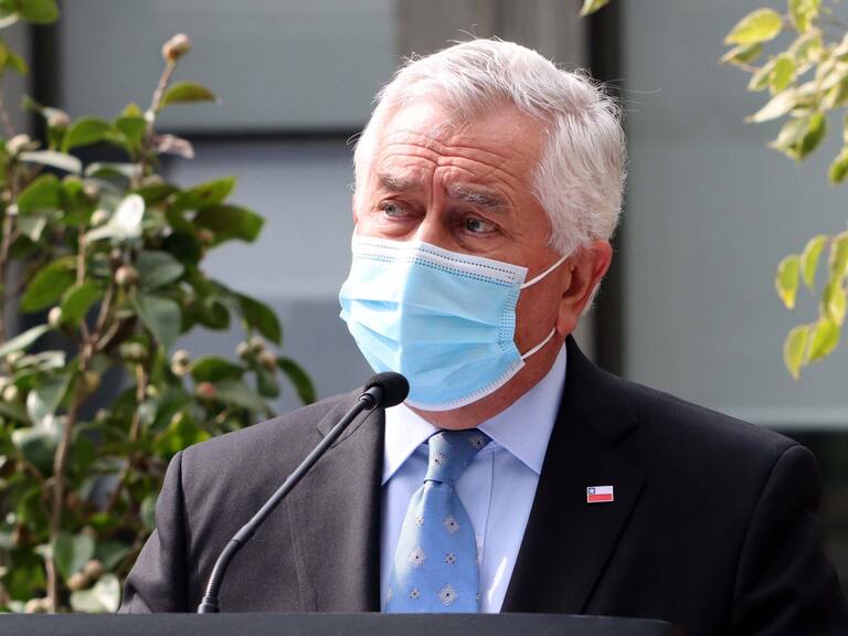 Ministro Paris señaló que hubo una "pequeña alza" en la positividad