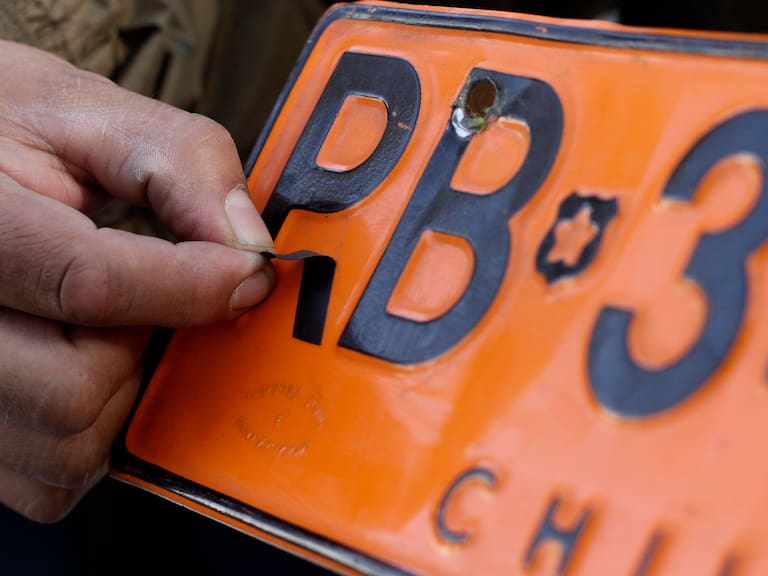 ¿Qué significan los diferentes colores de las patentes de vehículos en Chile?