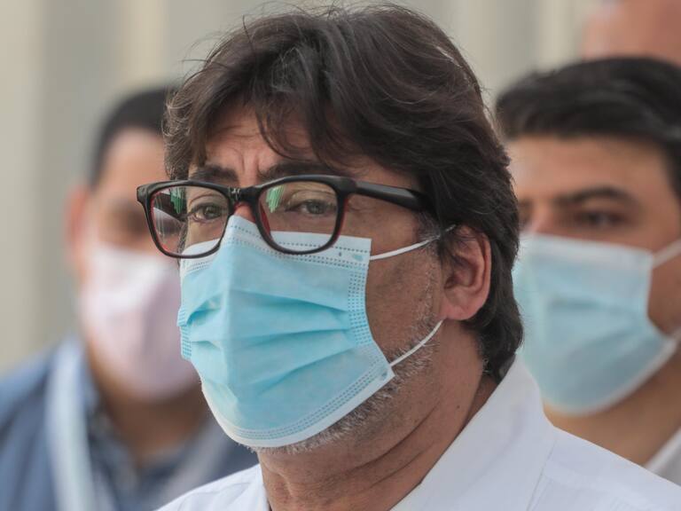 28 de diciembre del 2021/SANTIAGOLa Asociación Chilena de Municipalidades junto Daniel Jadue, alcalde de Recoleta, apoya el proceso constituyente impulsando la participación popular en sus territorios. A través de un convenio de colaboración con la Convención Constitucional, se busca lograr una participación amplia, inclusiva, diversa, pluralista, universal, descentralizada, equitativa y con justicia territorial, en el proceso constituyente.
FOTO: SEBASTIAN BELTRAN GAETE/AGENCIAUNO