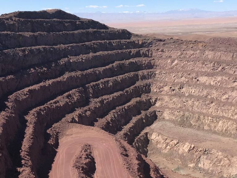 Oficina ministerial de expresidente Piñera intervino a favor de proyecto minero donde participa familia del exmandatario