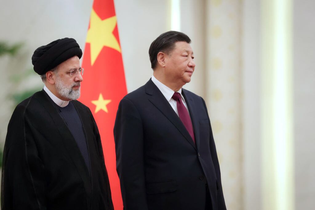 Ebrahim Raisi de Irán junto a Xi Jinping en su visita oficial a Pekín en China