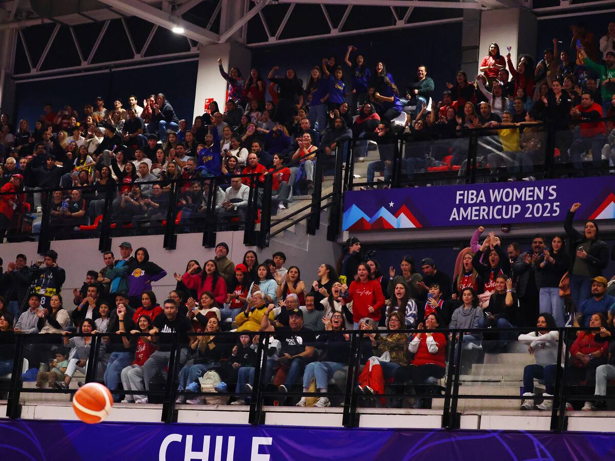 A estadio lleno y con elogios internacionales: así es la organización de la Americup Femenina de Básquetbol en Chile