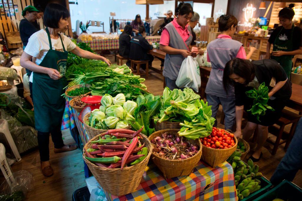 Un mercado de comida en Tailandia antes de la crisis por el nuevo coronavirus