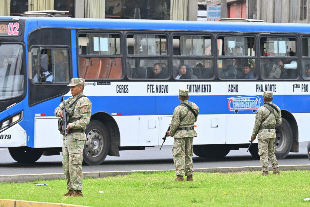 El gobierno del Perú desplegó policías y militares en la ciudad de Lima ante el paro nacional convocado por transportistas, comerciales y universitarios