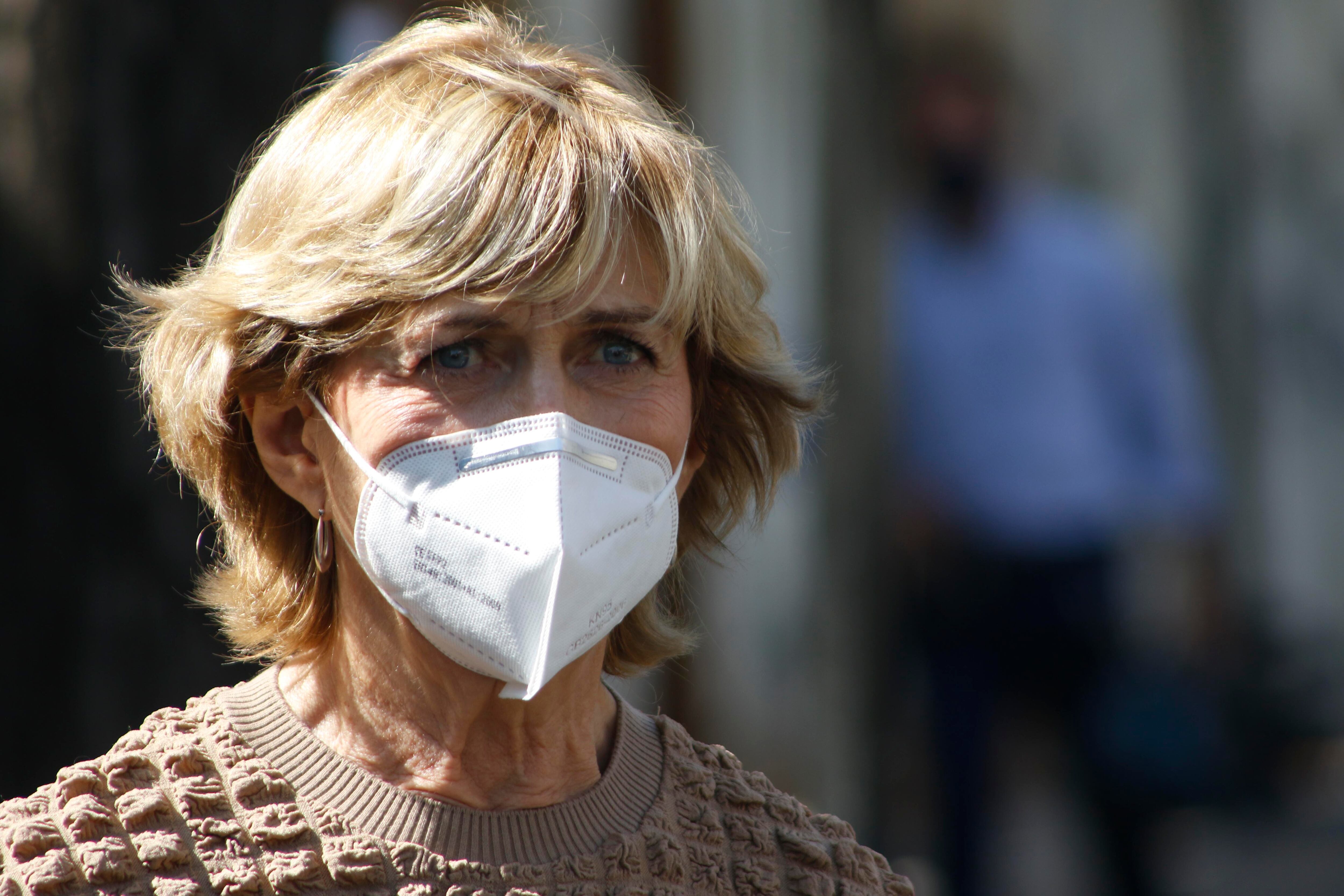 07 de Abril de 2021/SANTIAGOEvelyn Matthei, durante la supervisión de La Alcaldesa de Providencia, junto a personal de Fiscalización, y Seremi de Salud revisan  el cumplimiento de las normas sanitarias en la comuna
FOTO: MAURICIO MENDEZ/AGENCIAUNO