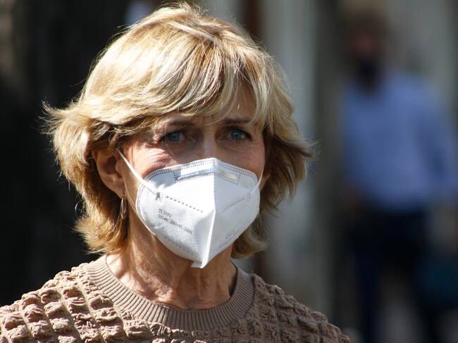 07 de Abril de 2021/SANTIAGOEvelyn Matthei, durante la supervisión de La Alcaldesa de Providencia, junto a personal de Fiscalización, y Seremi de Salud revisan el cumplimiento de las normas sanitarias en la comuna
FOTO: MAURICIO MENDEZ/AGENCIAUNO
