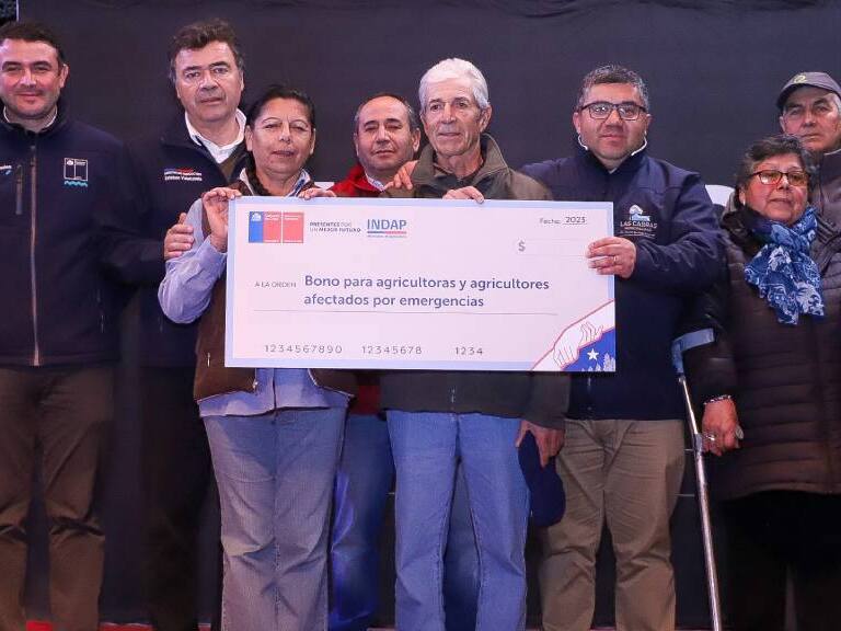 Gobierno comienza el pago de bonos para agricultores afectados por los sistemas frontales