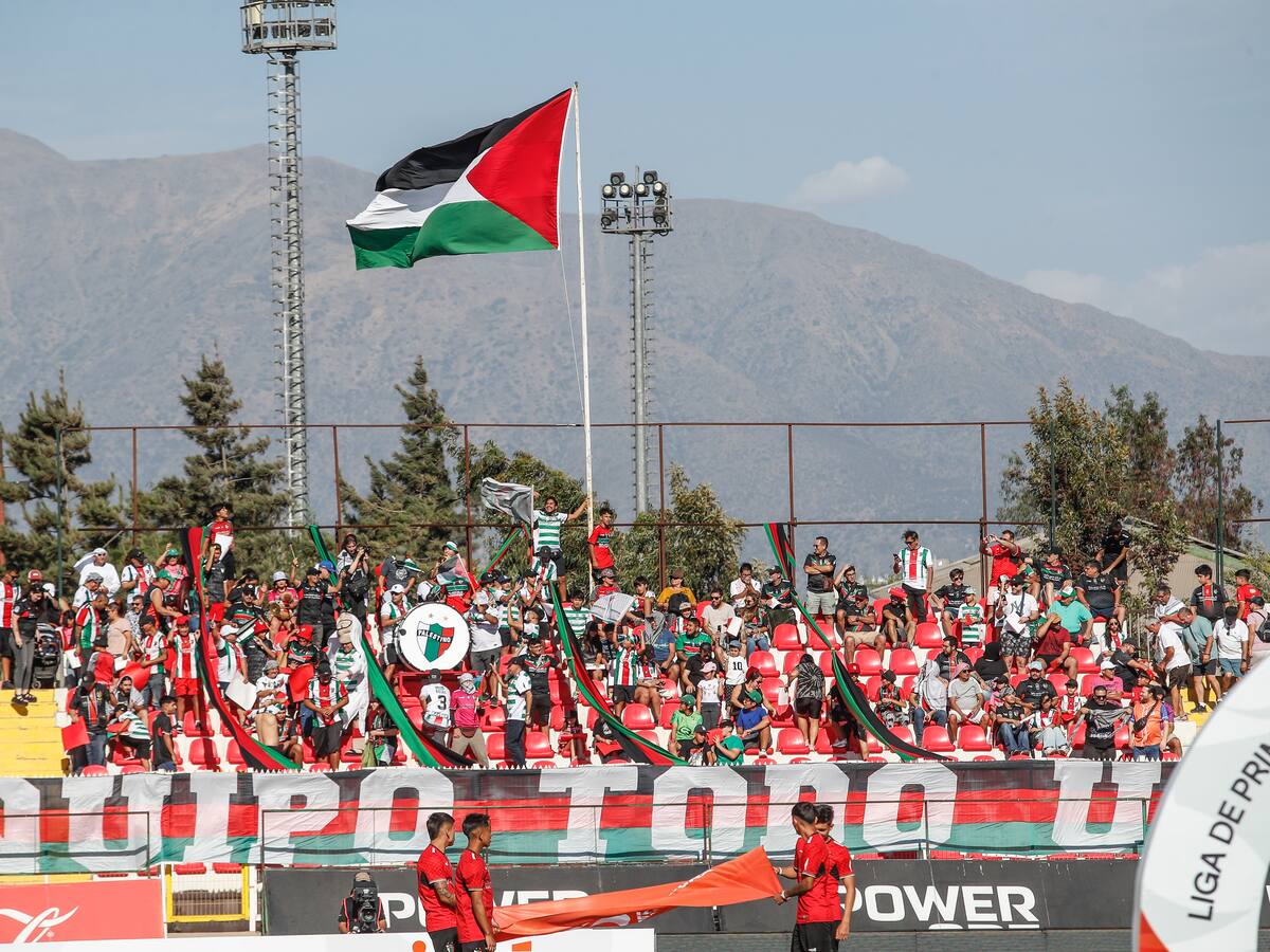 “No representan los valores de nuestra institución”: Palestino condena agresión de hinchas a equipo de prensa de la U