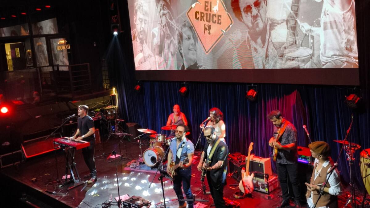 “El Cruce” cerró el año con un show cargado de blues y emoción