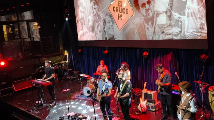 “El Cruce” cerró el año con un show cargado de blues y emoción