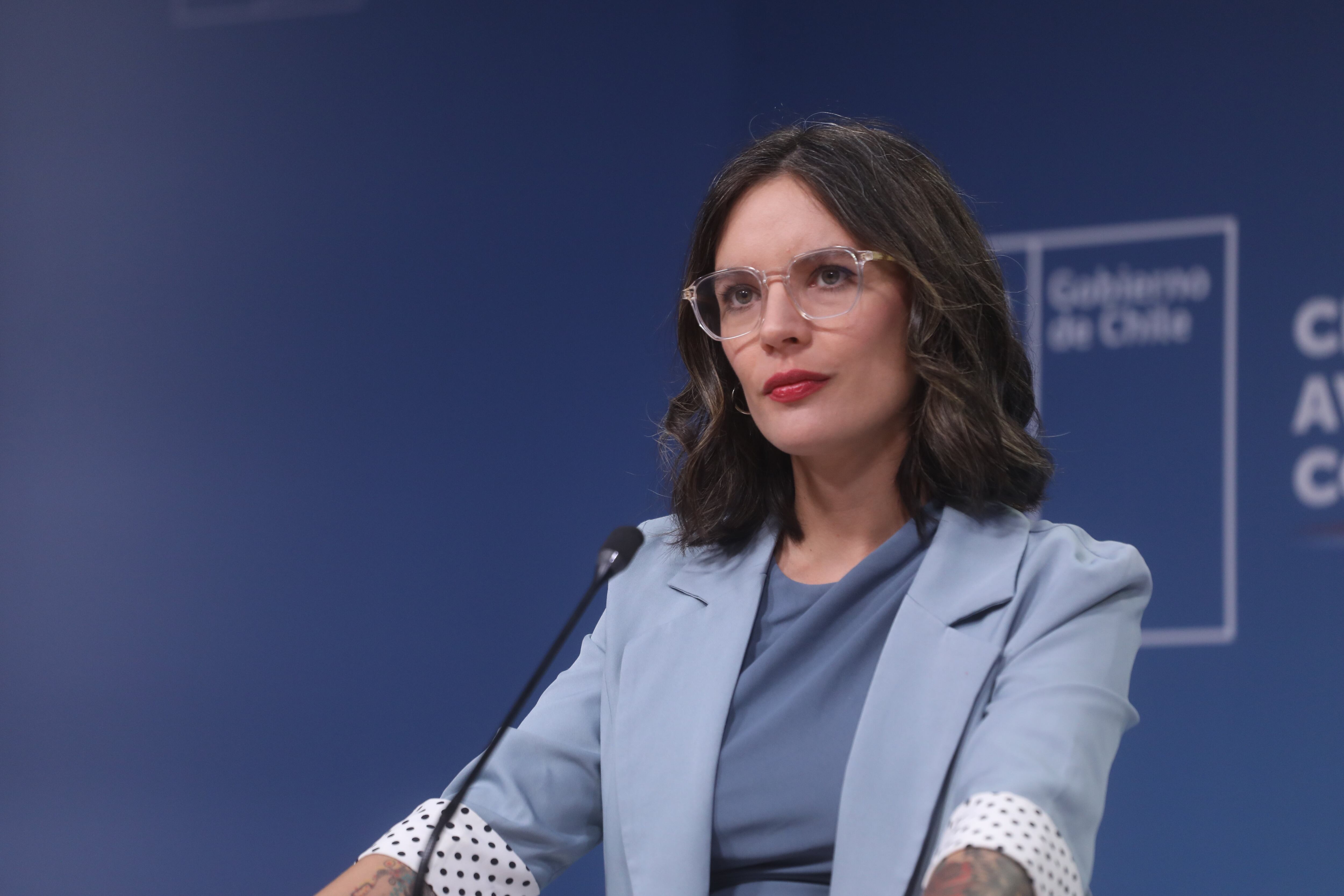 21 de octubre de 2024/SANTIAGOLa ministra Secretaria General de Gobierno, Camila Vallejo, realiza una vocera tras finalizar el comité político en el Palacio de la Moneda, donde abordó el tema del ex subsecretario del Interior, Manuel Monsalve.FOTO: SEBASTIAN BELTRAN GAETE / AGENCIUNO