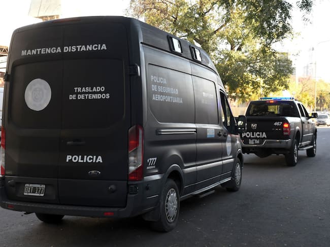 Policía traslada a Fernando Sabag y Brenda Uliarte tras ser procesados