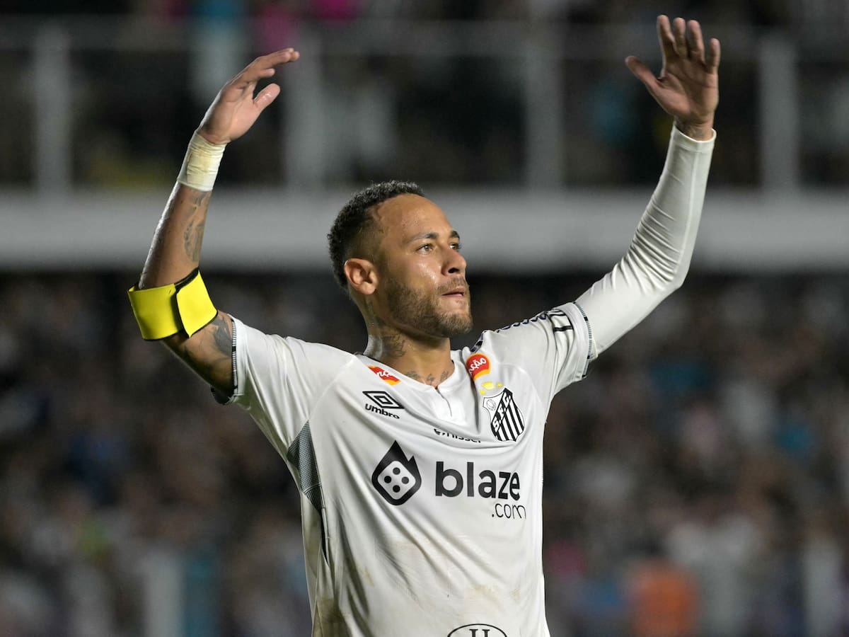 Recibió patadas, un pelotazo y casi marca un golazo: así fue el “accidentado” redebut de Neymar en Santos
