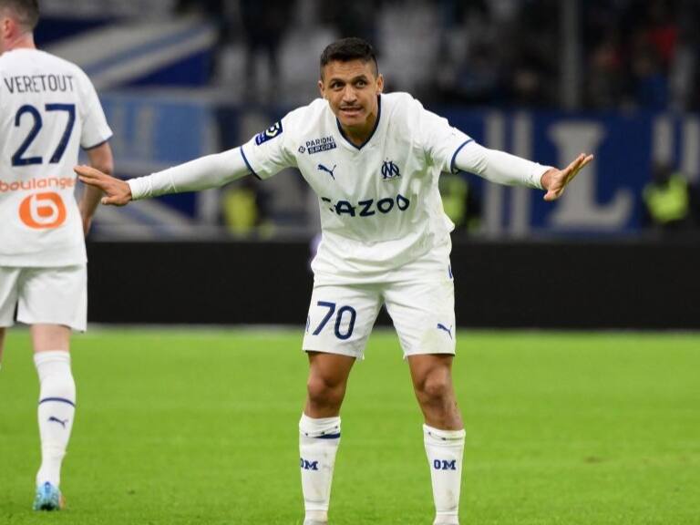 Alexis Sánchez anota un golazo para la ventaja del Olympique Marsella ante Lorient