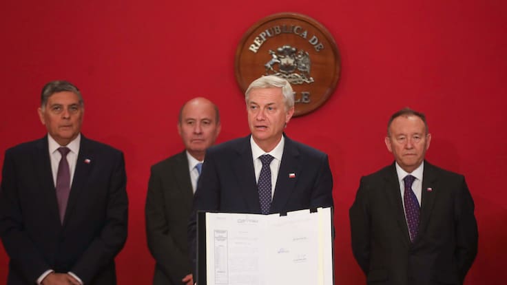 “Hablar con la verdad nos da tranquilidad”: Presidente Kast promulga Ley de Emergencia Energética ante alza de combustibles