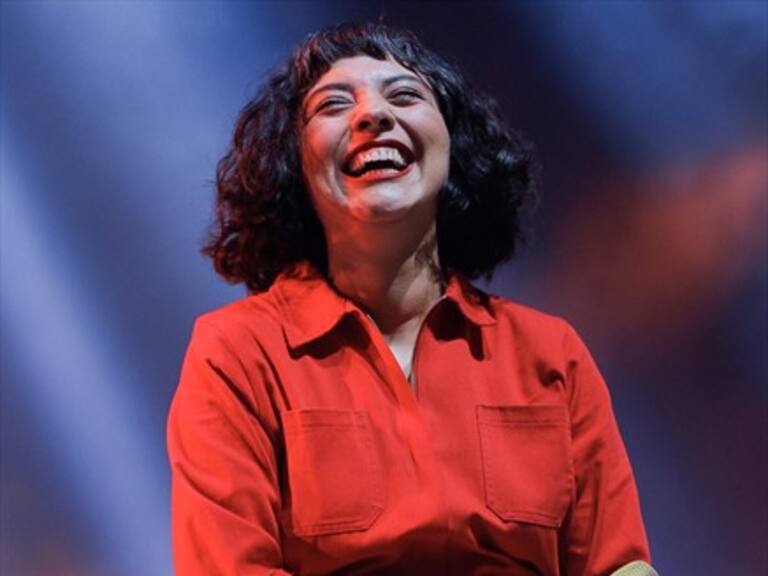 Mon Laferte celebró a enloquecido grupo de fans en su concierto en Chile