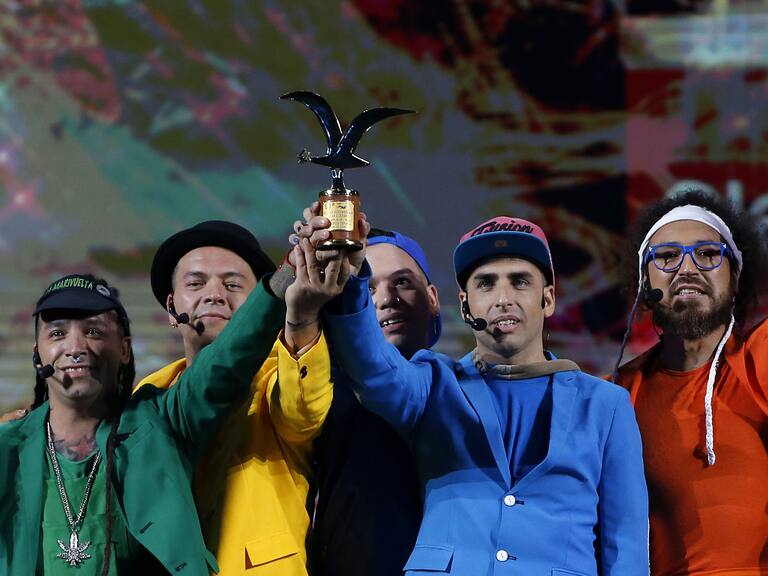 26 de Febrero de 2020/VIÑA DEL MAREl grupo Fusion Humor recibe gaviota de plata y de oro durante la cuarta noche del Festival de Viña del Mar 2020 realizado en la Quinta Vergara
FOTO:FRANCISCO LONGA/AGENCIAUNO
