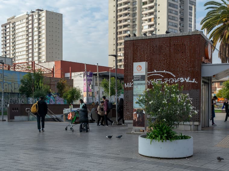Metro Plaza Chacabuco en Independencia