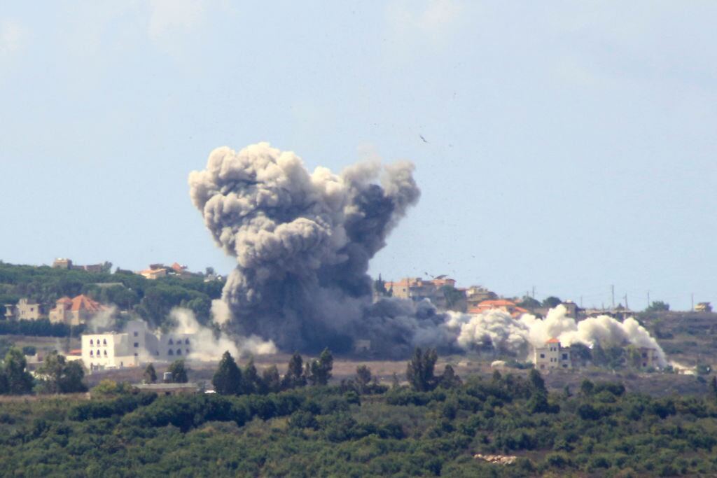 La localidad de Tayr Harfa en el sur del Líbano recibe los misiles de Israel