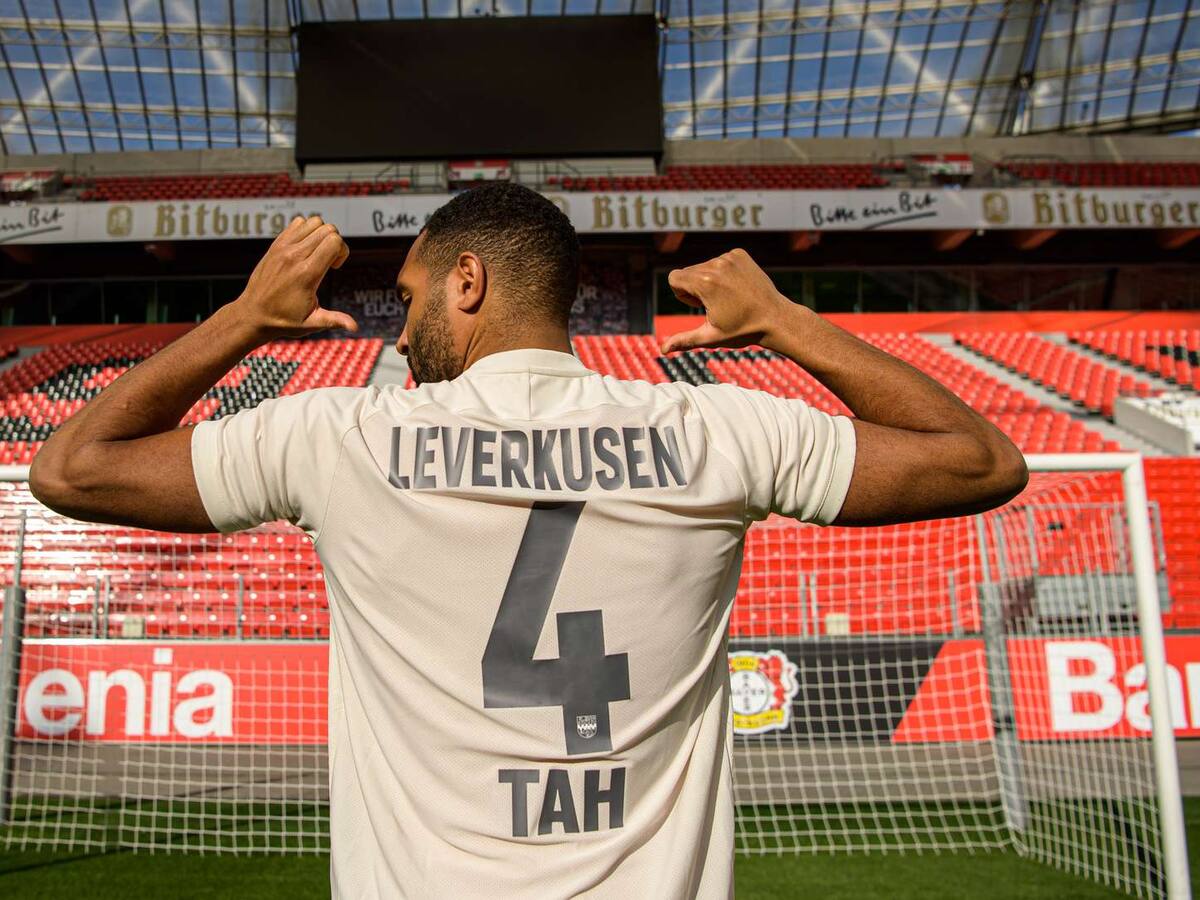 Bayer Leverkusen de Charles Aránguiz usará camiseta especial ante el Colonia y destinará las ganancias a refugiados ucranianos