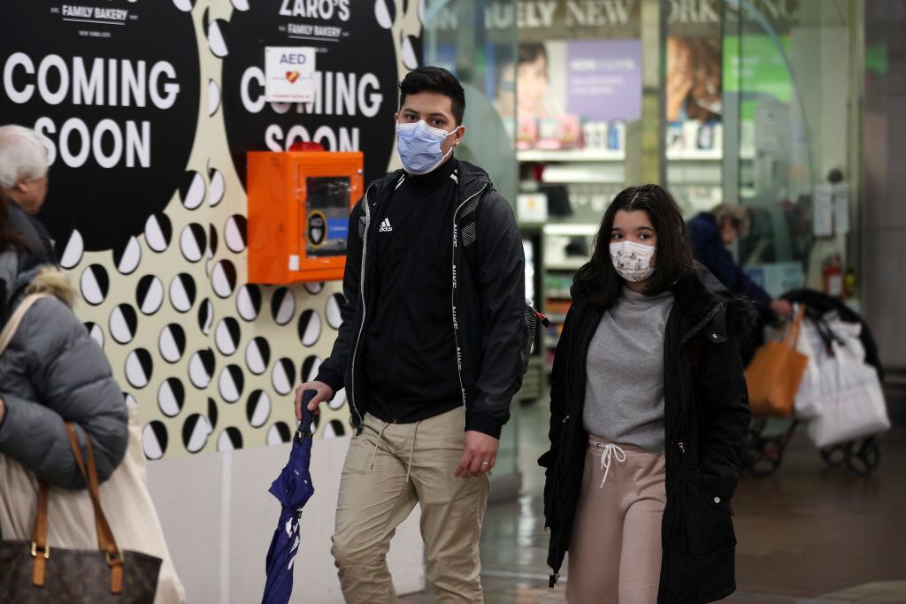 Gente buscando prevenir el coronavirus
