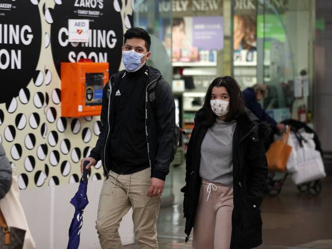 Gente buscando prevenir el coronavirus