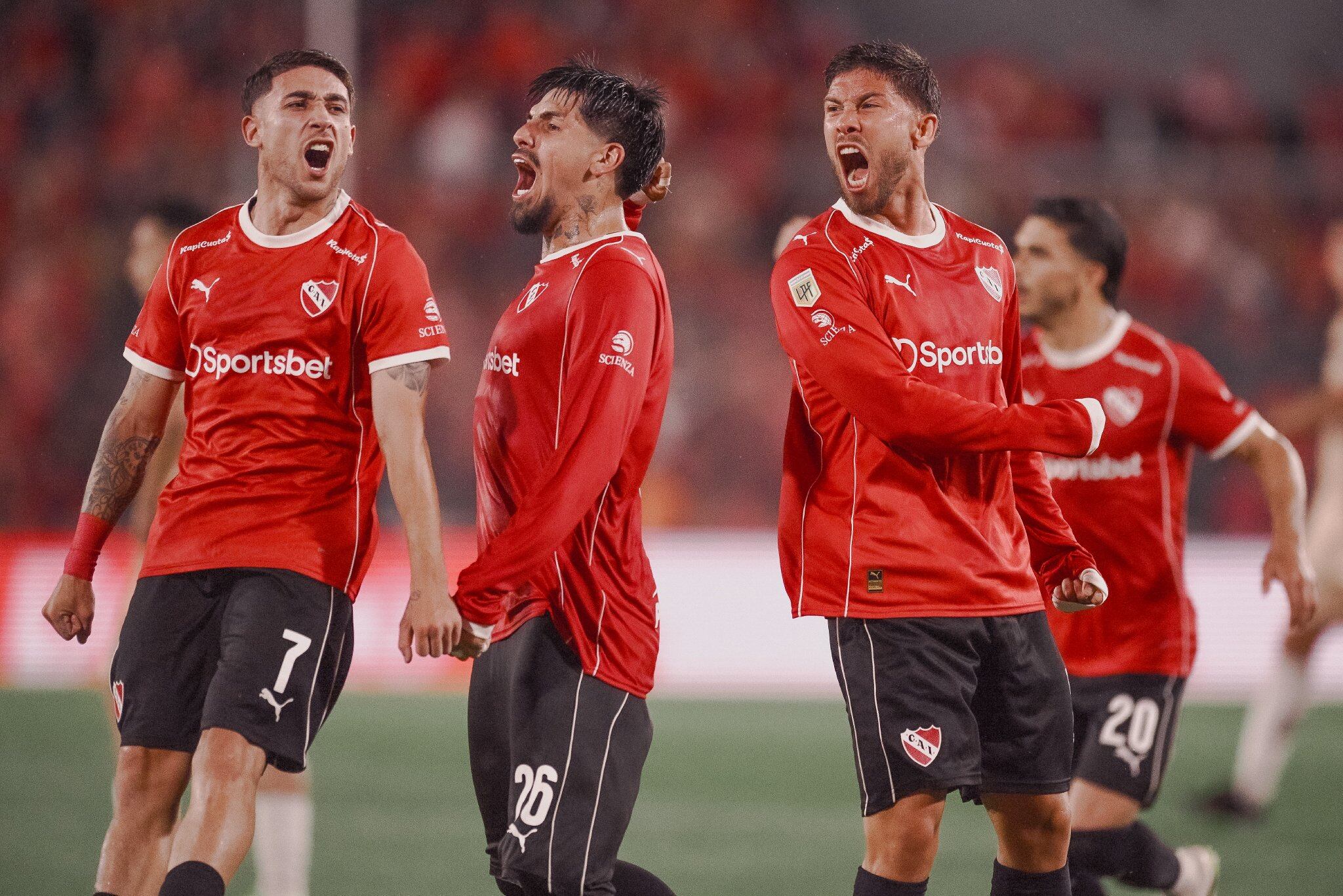 Ganó Independiente con los chilenos en cancha