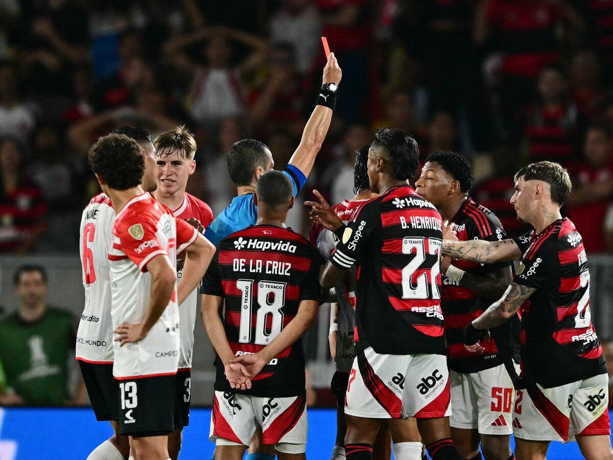 Escándalo en la Libertadores: Conmebol admite error en expulsión de jugador del Flamengo y club toma drástica medida