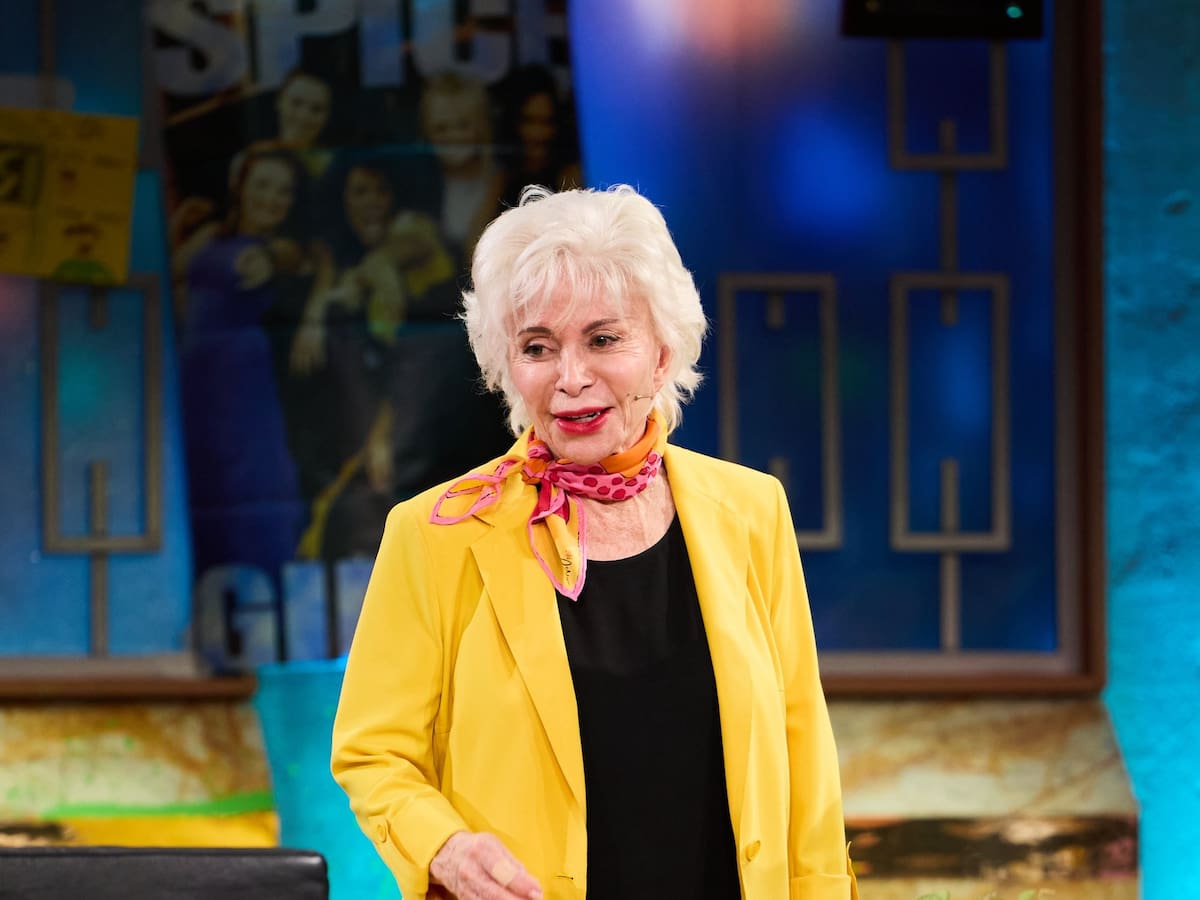 “Lo que tú necesitas son afrodisiacos”: Isabel Allende protagoniza divertido momento con conocido animador español
