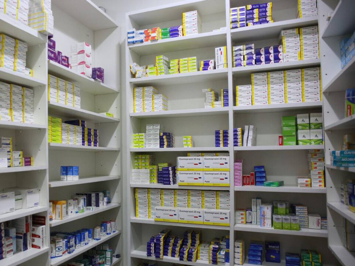 Ahorro de $7.200 millones en salud municipal: “Comisión 0%” de Cenabast pretende bajar el precio de los remedios