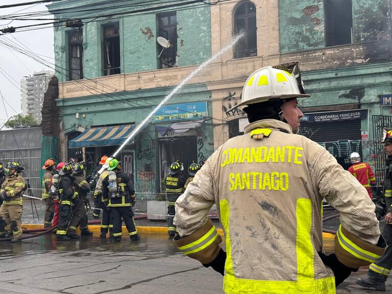 Incendio afecta a local comercial en Independencia: cerca de 80 voluntarios trabajaron para controlar el siniestro