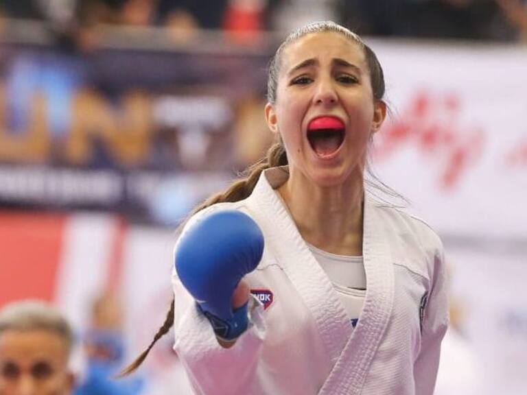 Con un codo luxado: Valentina Toro brilló en Ecuador y ganó medalla de oro en el Sudamericano de Karate