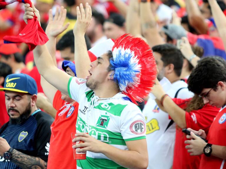 Ministro Enrique Paris reconoció que se está elaborando un protocolo para poder recibir la Copa América en Chile