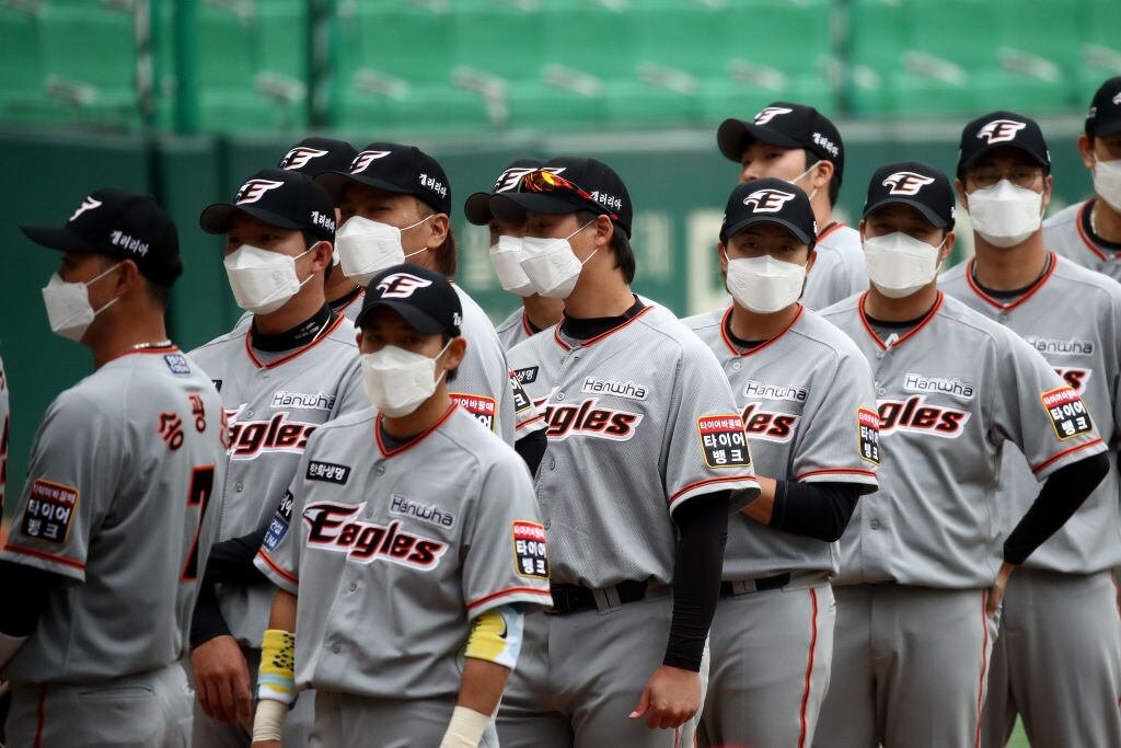 La liga de béisbol retornó en Corea del Sur con medidas de seguridad
