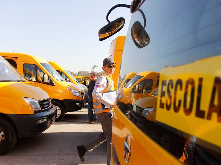 Postergan tres meses el pago del permiso de circulación de taxis, buses y transporte escolar
