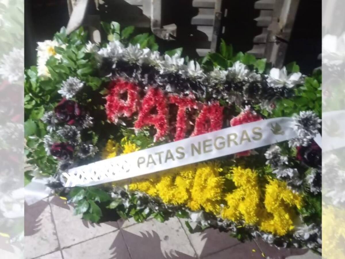 «Patas Negras»: desconocidos disparan a casa en Pedro Aguirre Cerda y dejan corona de flores para intimidar