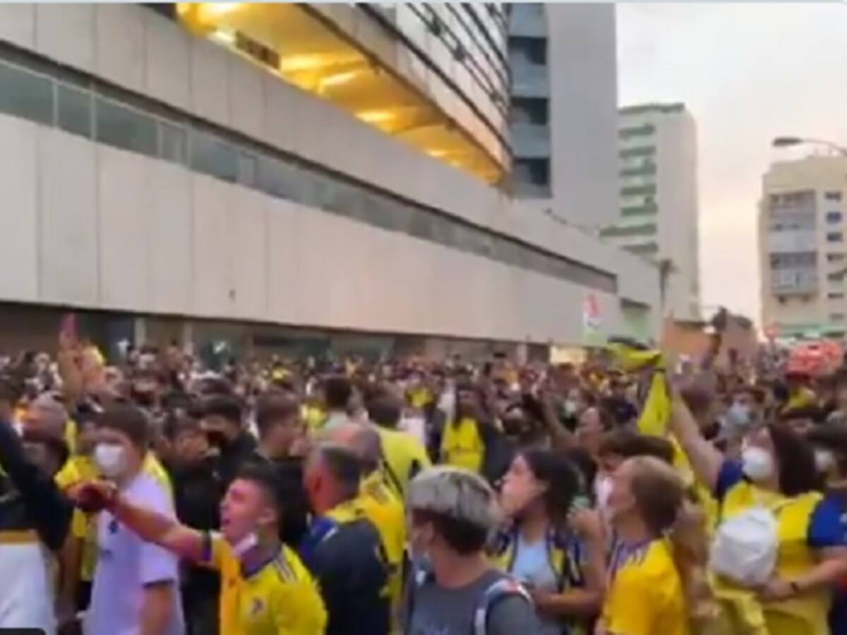 La afición del Cádiz troleó al Barcelona antes del partido por la Liga: «¿Dónde está Leo Messi?»