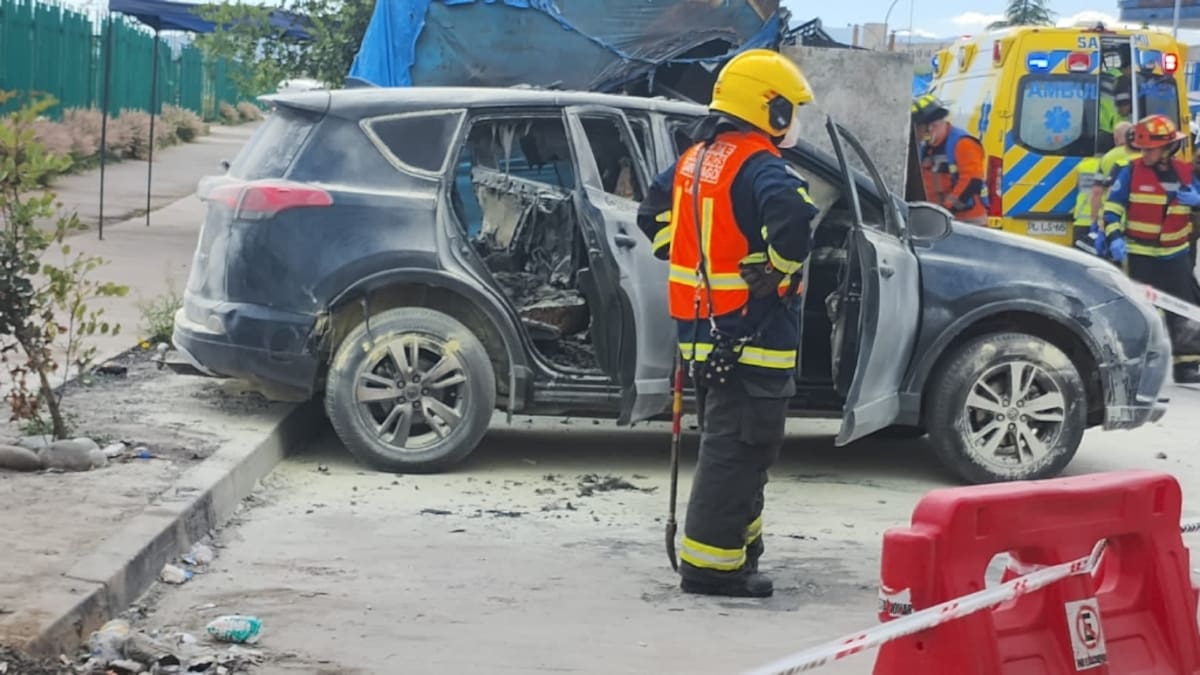Muere joven que fue quemado vivo en su automóvil frente a la cárcel Santiago 1