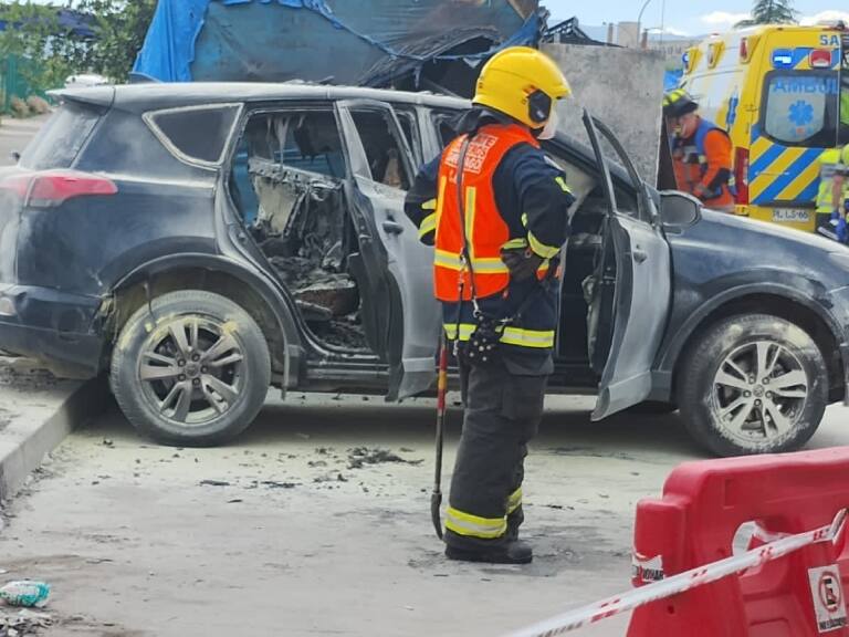 Muere joven que fue quemado vivo en su automóvil frente a la cárcel Santiago 1