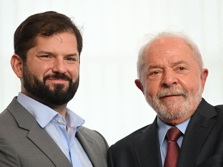 Brazil&#039;s President Luiz Inacio Lula da Silva (R) poses for a picture with his Chilean counterpart Gabriel Boric during a bilateral meeting in Brasilia on January 2, 2023. - Luiz Inacio Lula da Silva took office on January 1, 2023 for a third term as Brazil&#039;s president, vowing to fight for the poor and the environment and &quot;rebuild the country&quot; after far-right leader Jair Bolsonaro&#039;s divisive administration. (Photo by EVARISTO SA / AFP) (Photo by EVARISTO SA/AFP via Getty Images)