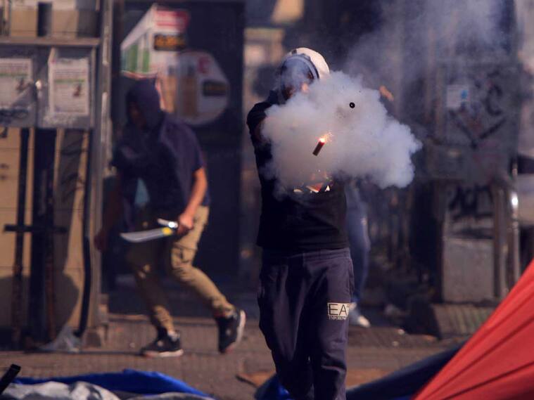 01 de Mayo de 2022/SANTIAGOIncidentes durante la marcha alterna del día del trabajador.
FOTO:AGENCIA UNO