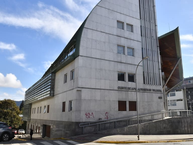 Corte de Valdivia confirma fallo que ordena al fisco indemnizar a víctima de detención ilegal y torturas