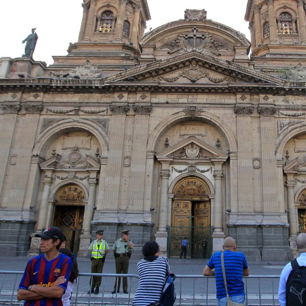 Reportan robo en la Catedral Metropolitana de Santiago: sustrajeron artículos patrimoniales