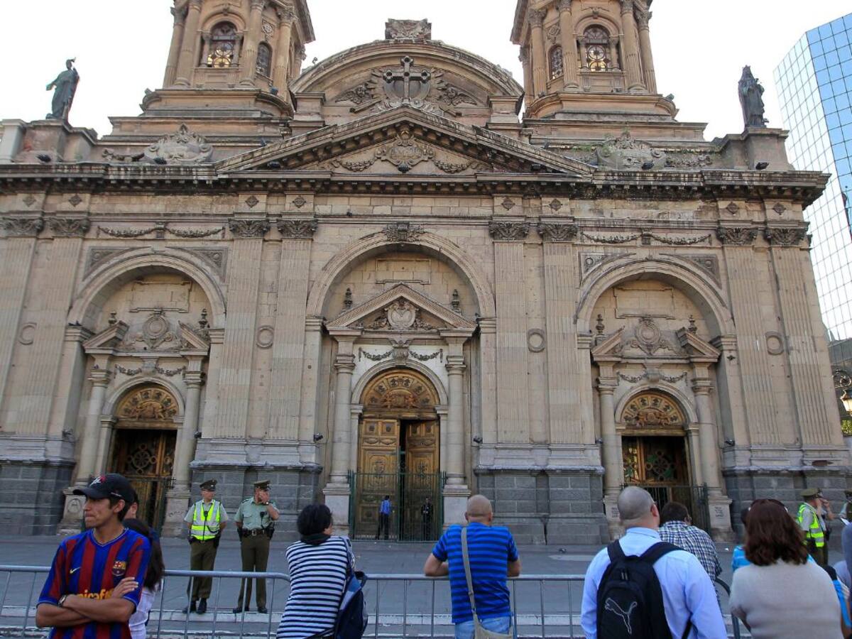 Reportan robo en la Catedral Metropolitana de Santiago: sustrajeron artículos patrimoniales