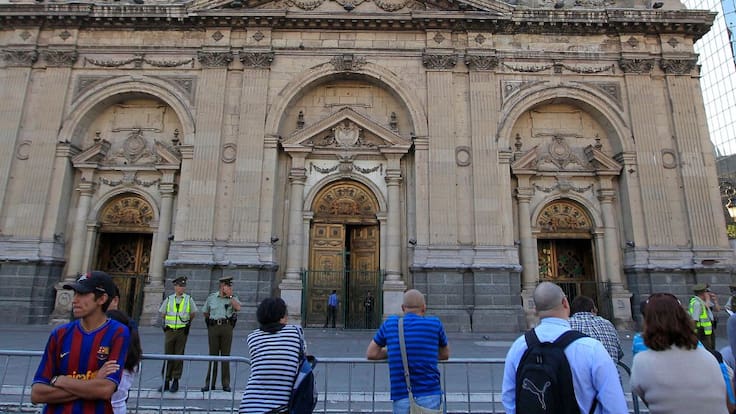Reportan robo en la Catedral Metropolitana de Santiago: sustrajeron artículos patrimoniales