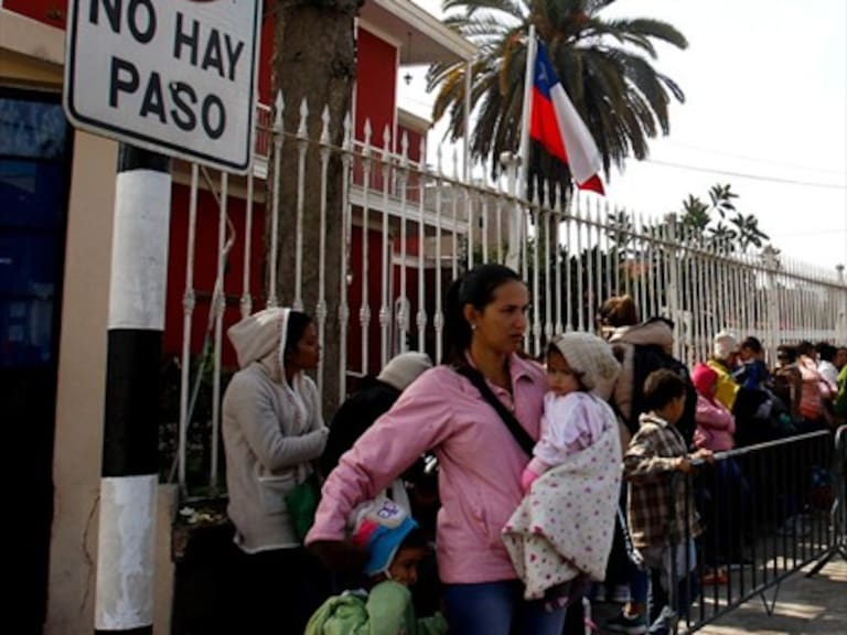 Heraldo Muñoz llama a países sudamericanos a coordinarse para recibir a migrantes venezolanos