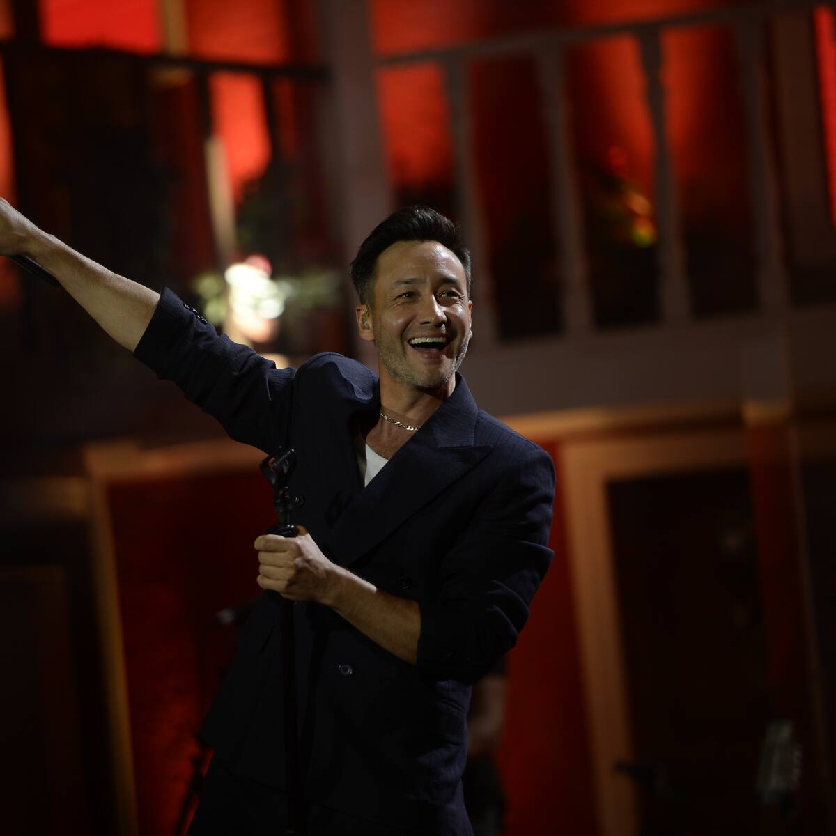 “Que suerte tuvo ella”: Fan de Luciano Pereyra interrumpió el show del argentino en Olmué 2024